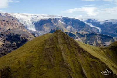 Sommet de Rjúpnafell et Myrdalsjökull (vue drone) Sommet de Rjúpnafell et Myrdalsjökull (vue drone)