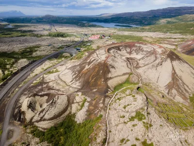 Cratère de Grábrók (vue drone) Cratère de Grábrók (vue drone)