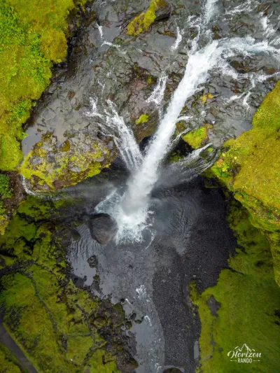Cascade de Kvernufoss (vue drone) Cascade de Kvernufoss (vue drone)