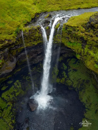 Cascade de Kvernufoss (vue drone) Cascade de Kvernufoss (vue drone)
