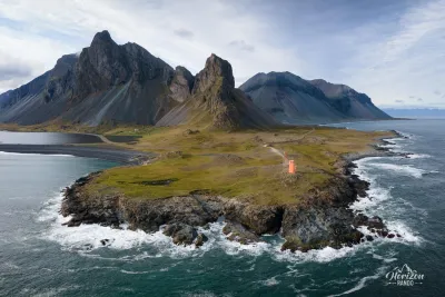 Eystrahorn et le phare de Hvalnes (vue drone) Eystrahorn et le phare de Hvalnes (vue drone)
