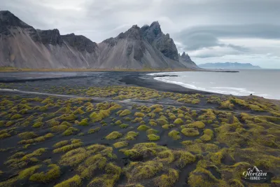 Vestrahorn et la plage de Stokksnes (vue drone)