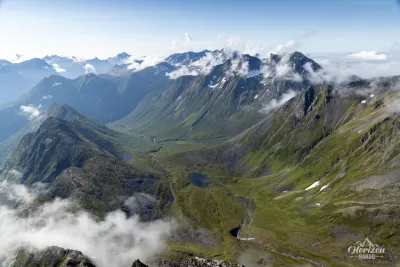 Magnifique vue plongeante sur la vallée depuis Slogen Magnifique vue plongeante sur la vallée depuis Slogen