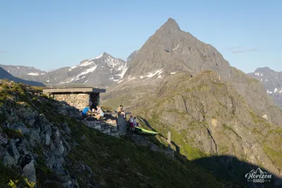 Abri Egilbu au sommet de Klokksegga Abri Egilbu au sommet de Klokksegga