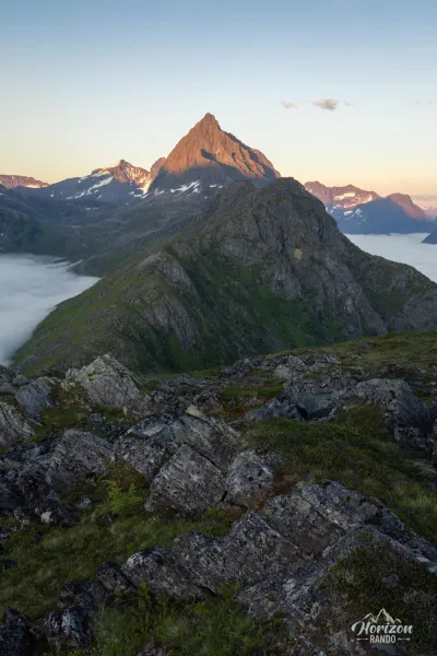 Crête d'Urkeegga et Slogen au coucher de soleil Crête d'Urkeegga et Slogen au coucher de soleil