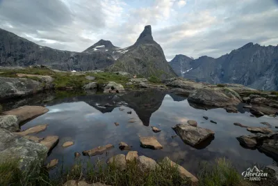 Romsdalshornet et le mur des Trolls depuis Litlefjellet Romsdalshornet et le mur des Trolls depuis Litlefjellet