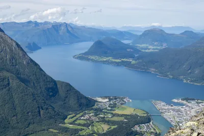 Åndalsnes et son fjord Romsdalfjorden Åndalsnes et son fjord Romsdalfjorden