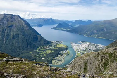 Åndalsnes et son fjord Romsdalfjorden Åndalsnes et son fjord Romsdalfjorden