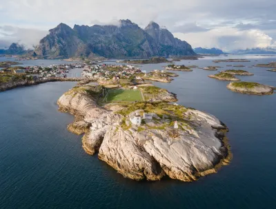 Phare de Henningsvær (vue drone) Phare de Henningsvær (vue drone)
