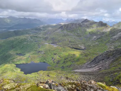 Vue à l'Est au sommet Vue à l'Est au sommet