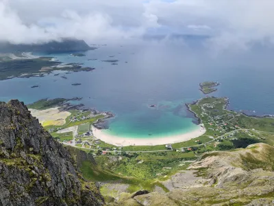 Plage de Ramberg depuis le sommet Plage de Ramberg depuis le sommet