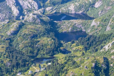 Lacs au dessus de Nusfjord Lacs au dessus de Nusfjord