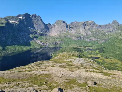 Lac de Storvatnet et Stjerntinden Lac de Storvatnet et Stjerntinden