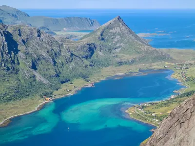 Selfjorden et Volandstinden Selfjorden et Volandstinden