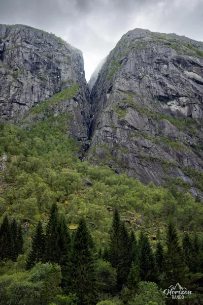 La vallée de Husedalen est très encaissée