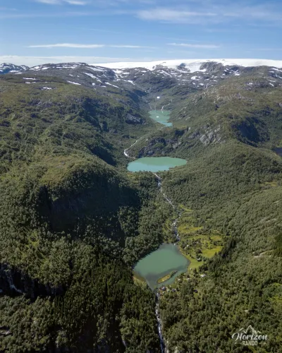 Magnifiques lacs d'un vert laiteux (vue drone) Magnifiques lacs d'un vert laiteux (vue drone)