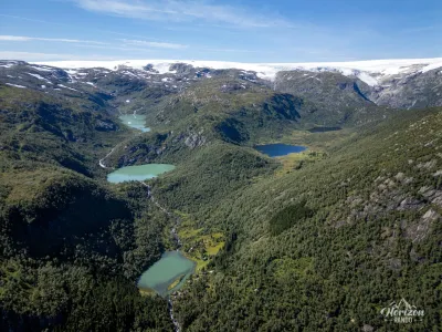 Lacs d'altitude et glacier Buarbreen (vue drone) Lacs d'altitude et glacier Buarbreen (vue drone)