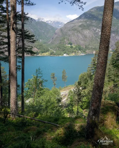 Départ de la randonnée sur les rives de l'Åkrafjord Départ de la randonnée sur les rives de l'Åkrafjord
