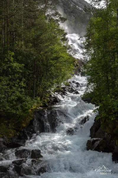Langfoss depuis le parking, au départ Langfoss depuis le parking, au départ