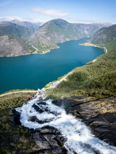 Langfoss et Åkrafjord (vue drone) Langfoss et Åkrafjord (vue drone)