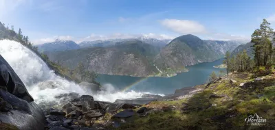 Panorama de Langfoss et Åkrafjord Panorama de Langfossen et Åkrafjord