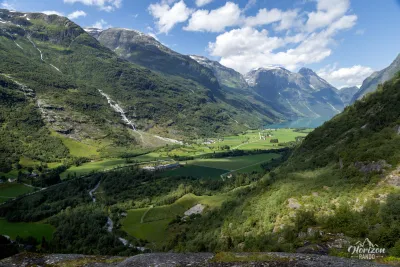 Point de vue sur la vallée d'Oldedalen Point de vue sur la vallée d'Oldedalen