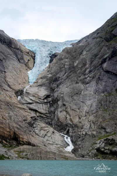 Briksdalsbrevatnet et Briksdalsbreen Briksdalsbrevatnet et Briksdalsbreen