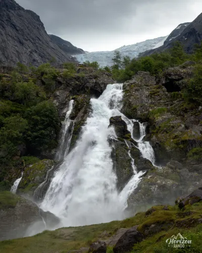 La majestueuse cascade Kleivafossen La majestueuse cascade Kleivafossen