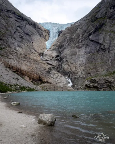 Briksdalsbrevatnet et Briksdalsbreen Briksdalsbrevatnet et Briksdalsbreen
