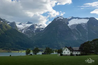 Vue au départ, hameau de Glomnes Vue au départ, hameau de Glomnes