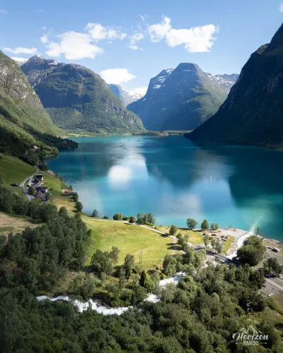 Vallée de Lodalen et lac Lovatnet (vue drone)