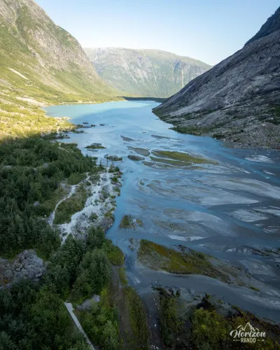 Lac Nigardsbrevatnet (vue drone) Lac Nigardsbrevatnet (vue drone)