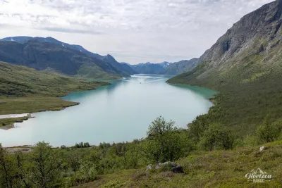 Lac Gjende depuis la descente Lac Gjende depuis la descente