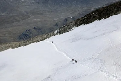 Descente sur névés, un bonheur pour les genoux ! Descente sur névés, un bonheur pour les genoux !