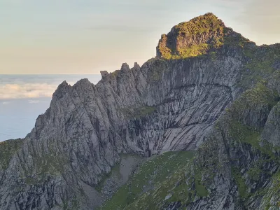 Les falaises de Brasråstindan Les falaises de Brasråstindan
