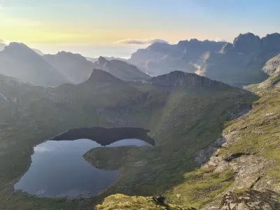 Lac de Fageråvatnet depuis le sommet Lac de Fageråvatnet depuis le sommet