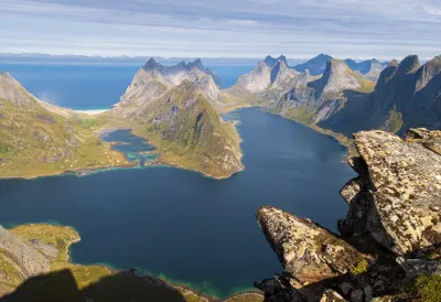 Forsfjorden et Kjerkfjorden depuis le sommet de Helvete