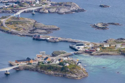 Village/ile de Sakrisøy