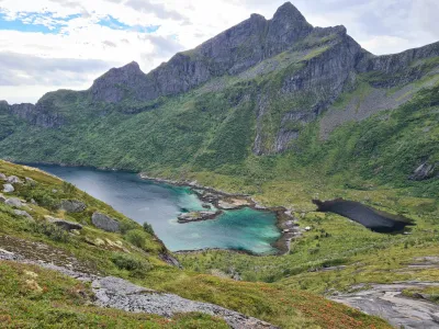 Djupfjorden et sommet de Gylltinden