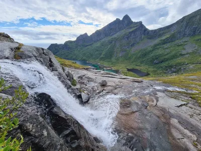 Cascade et sommet de Gylltinden