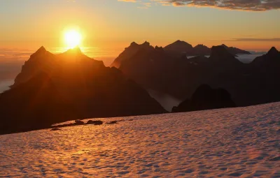 Soleil de minuit au sommet Soleil de minuit au sommet