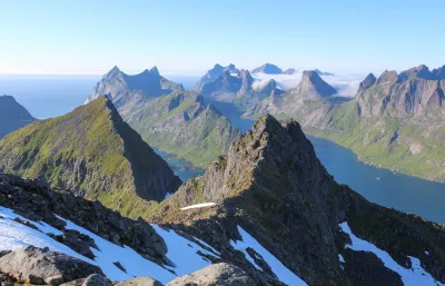 Vue au Nord depuis le sommet de Munken Vue au Nord depuis le sommet de Munken