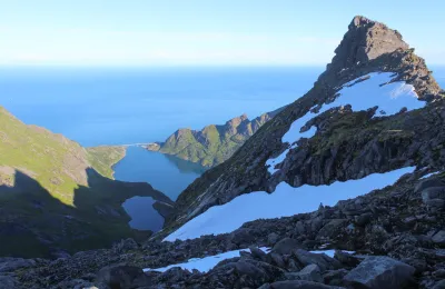 Sommet Sud de Munken et Djupfjorden Sommet Sud de Munken et Djupfjorden