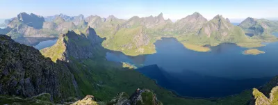 Panorama à l'Ouest depuis le sommet principal de Narvtinden