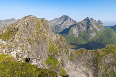 Vue depuis le sommet Est de Narvtinden