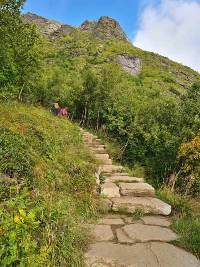 Escaliers jusqu'au sommet de Reinebringen Escaliers jusqu'au sommet de Reinebringen