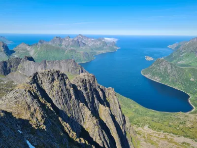 Vue vers le Nord depuis le sommet de Keipen Vue vers le Nord depuis le sommet de Keipen