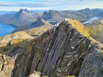 Vue vers le Sud-Est depuis le sommet