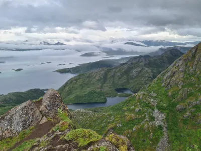Vue vers l'Est depuis le sommet Vue vers l'Est depuis le sommet