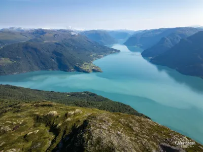 Lustrafjord, au nord (vue drone) Lustrafjord, au nord (vue drone)